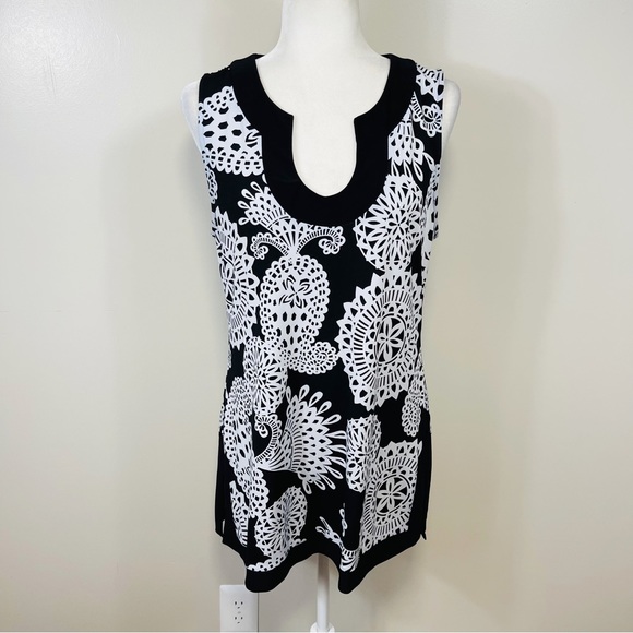 White House Black Market Tops - WHITE HOUSE BLACK MARKET Black & White Paisley Sleeveless Tunic Blouse - LARGE